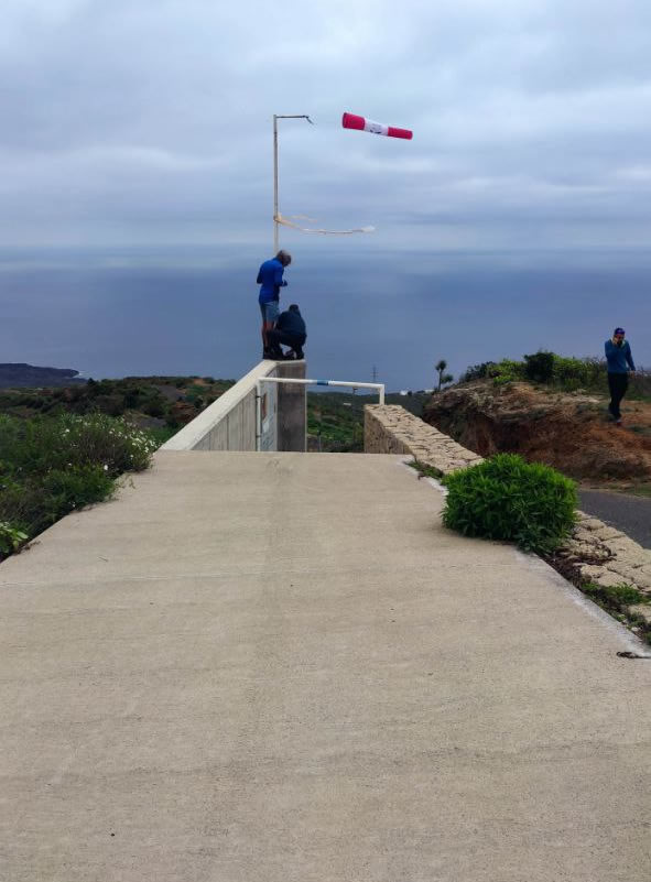 2022 - COLOGACIÓN MANGA DE VIENTO EN GUIMAR.