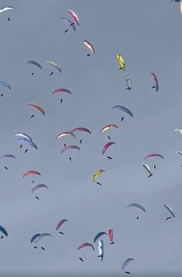 2024 - PARAPENTE- En la ascendencia térmica.