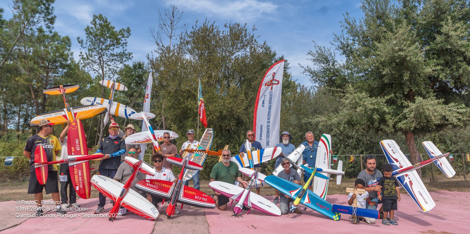 Participantes del 13th F2B World Cup & 5th Iberic Open con sus modelos